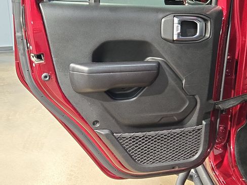 Used 2021 Jeep Wrangler Unlimited Rubicon AWD/4WD image 34