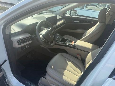 Used 2023 Lincoln Nautilus AWD w/ Premium Package image 10