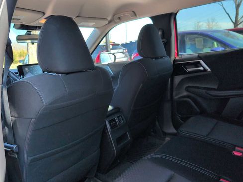 Used 2024 Mitsubishi Outlander ES image 19