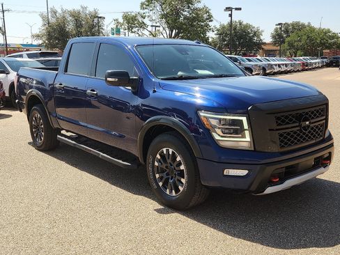 Used 2021 Nissan Titan PRO-4X w/ Pro-4x Convenience Package AWD/4WD image 7