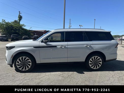 New 2026 Lincoln Navigator Black Label AWD/4WD image 4