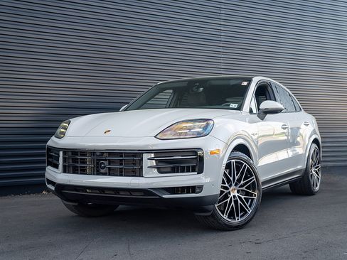Used 2025 Porsche Cayenne E-Hybrid Coupe image 1