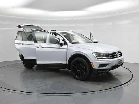 Used 2019 Volkswagen Tiguan SE w/ Panoramic Sunroof Package image 29