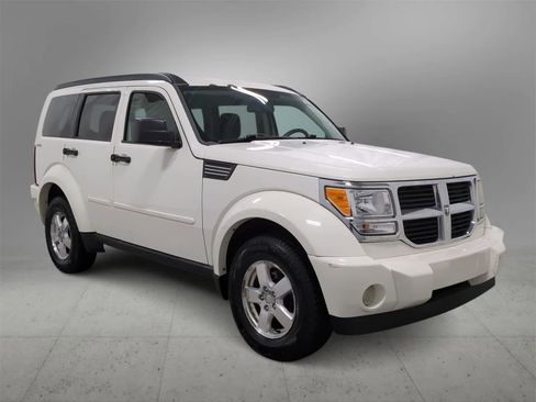 Used 2009 Dodge Nitro SE image 2