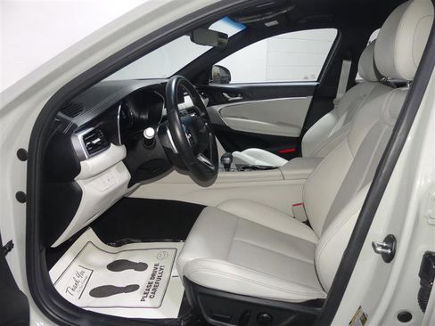 Used 2025 Genesis G70 2.5T image 21