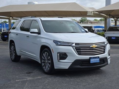 Certified 2023 Chevrolet Traverse Premier FWD image 2