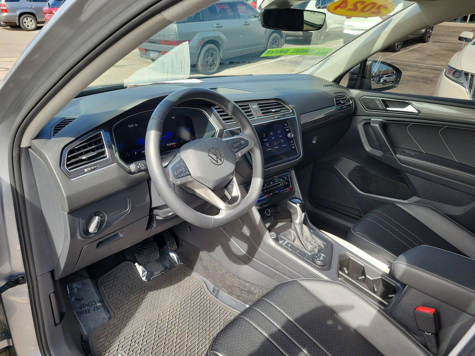 Used 2024 Volkswagen Tiguan Wolfsburg Edition AWD/4WD image 18
