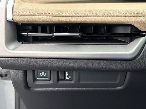 Used 2025 Cadillac XT4 Premium Luxury w/ Technology Package image 18