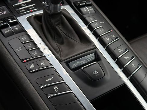 Used 2018 Porsche Macan image 29