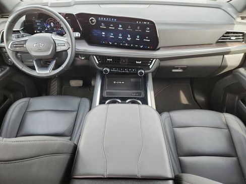 Used 2025 Chevrolet Suburban Z71 image 10