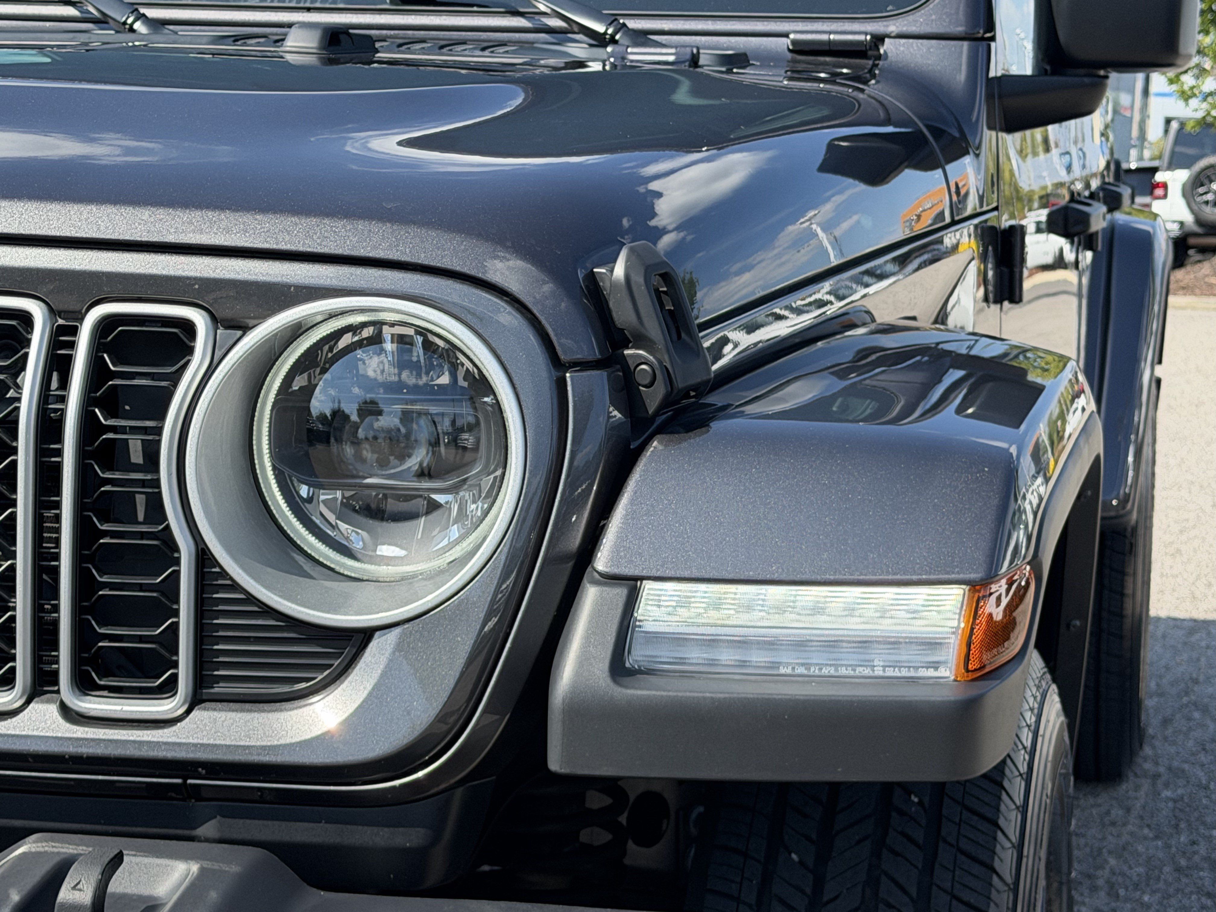 Used 2026 Jeep Wrangler Unlimited Sahara AWD/4WD image 6