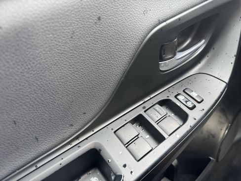 Used 2018 Toyota Yaris SE image 15