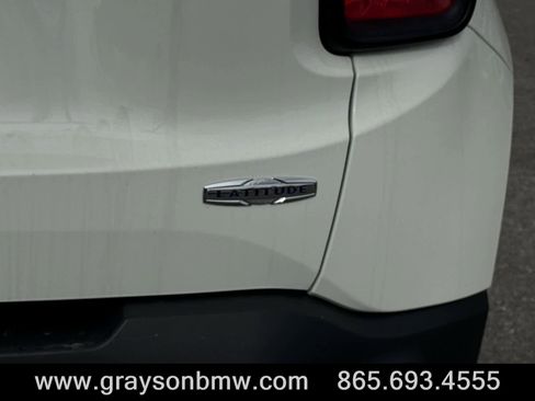 Used 2020 Jeep Renegade Latitude w/ Cold Weather Group image 33