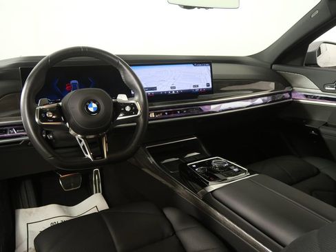 Used 2025 BMW 740i w/ Premium Package RWD image 19