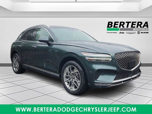 Used 2022 Genesis GV70 2.5T w/ Advanced Package image 1