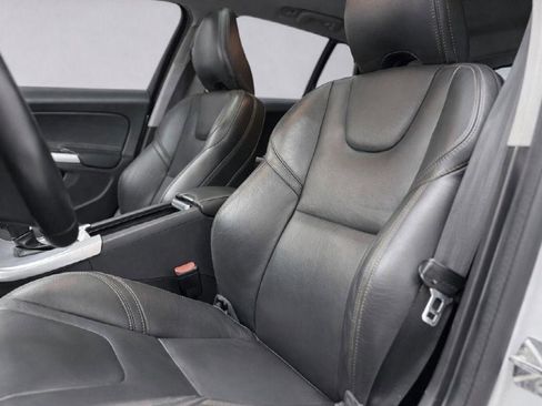 Used 2017 Volvo V60 T5 Cross Country w/ Convenience Package image 9