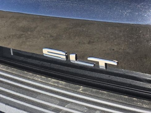 Used 2021 GMC Yukon SLT w/ SLT Premium Package image 8