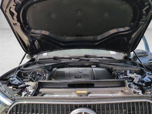 Used 2025 Mercedes-Benz GLC 300 4MATIC image 23