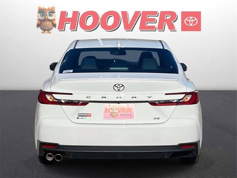 Used 2025 Toyota Camry SE image 3