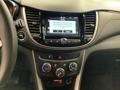 Used 2017 Chevrolet Trax LT w/ LT Convenience Package AWD/4WD image 13