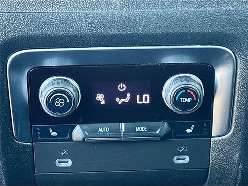 Used 2023 Chevrolet Suburban Premier image 28