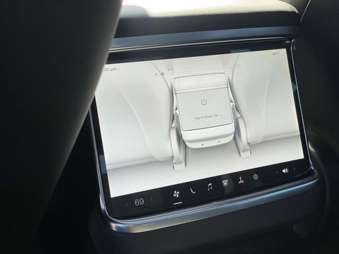 Used 2024 Tesla Model S image 9