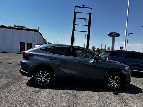 Used 2021 Toyota Venza LE w/ Carpet Mat Package (TMS) AWD/4WD image 6