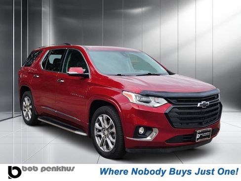 Used 2020 Chevrolet Traverse Premier w/ LPO, Black Accent Package image 1