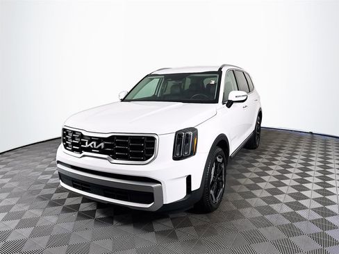 Certified 2023 Kia Telluride S image 3