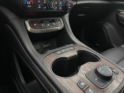 Used 2021 GMC Acadia Denali w/ Denali Technology Package FWD image 32