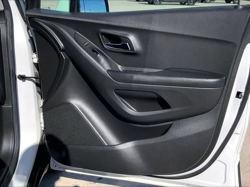 Certified 2022 Chevrolet Trax LT w/ Sport Edition image 40