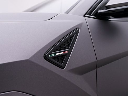 Used 2021 Lamborghini Urus image 18