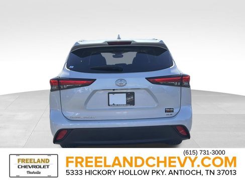 Used 2023 Toyota Highlander XLE FWD image 4