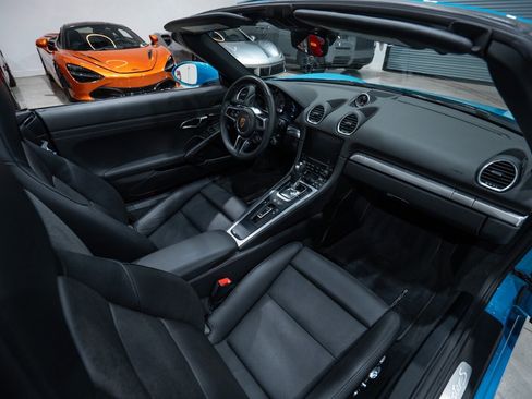 Used 2018 Porsche 718 Boxster S image 33