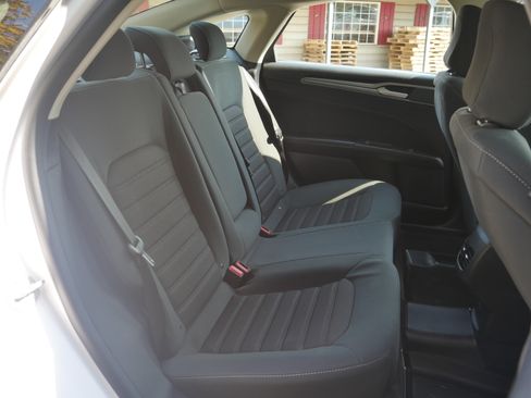Used 2020 Ford Fusion SE AWD/4WD image 24