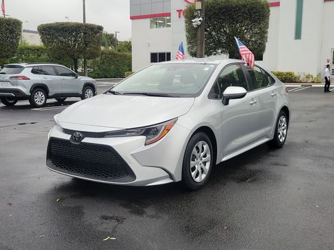 Used 2022 Toyota Corolla LE image 5