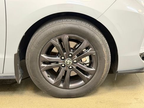 Used 2024 Toyota Sienna XSE w/ XSE Premium Package AWD/4WD image 4