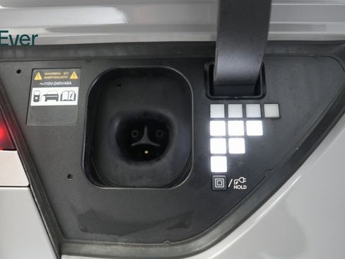 Used 2025 Hyundai Ioniq 5 Limited image 24