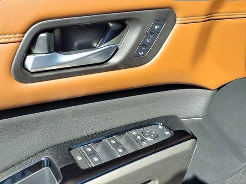 Certified 2025 Nissan Pathfinder Platinum AWD/4WD image 18