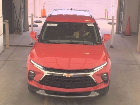 Used 2024 Chevrolet Blazer LT w/ Convenience Package FWD image 3