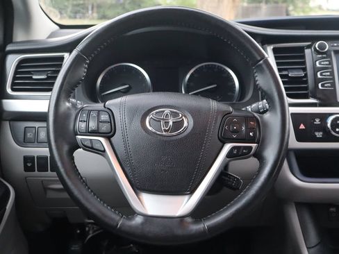 Used 2019 Toyota Highlander XLE AWD/4WD image 19