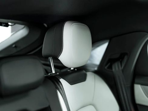 Used 2024 Porsche Cayenne Coupe image 35