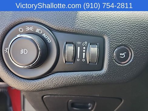 Used 2019 Jeep Cherokee Trailhawk AWD/4WD image 13