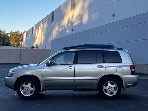 Used 2005 Toyota Highlander 2WD V6 w/ 3rd Row image 12