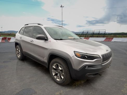 Used 2019 Jeep Cherokee Trailhawk AWD/4WD image 2