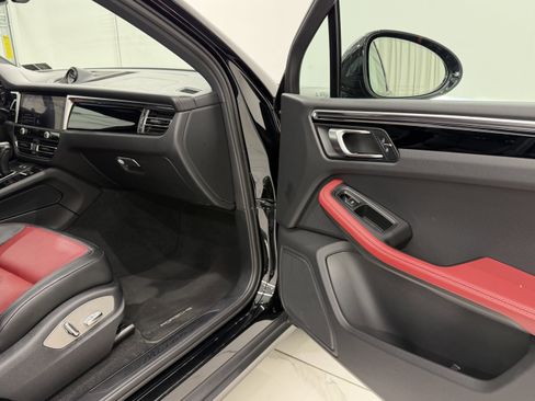 Certified 2023 Porsche Macan image 21