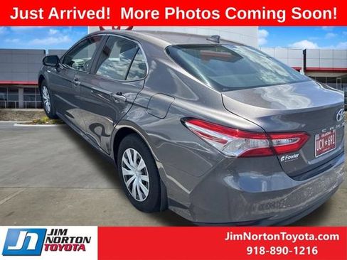 Used 2020 Toyota Camry LE FWD image 4