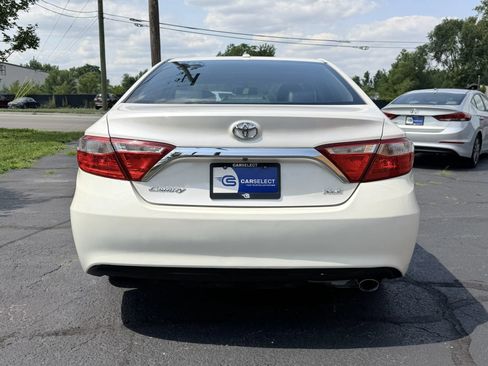 Used 2017 Toyota Camry XLE w/ Moonroof Package FWD image 5
