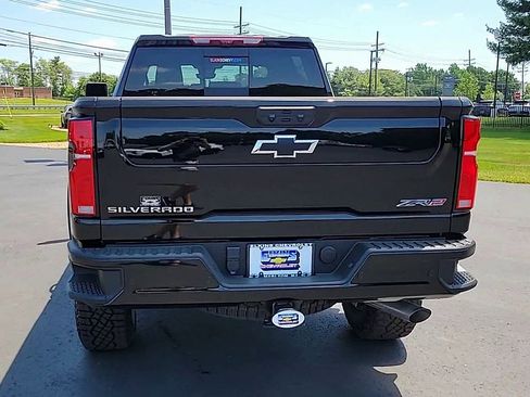 Used 2024 Chevrolet Silverado 2500 ZR2 w/ Technology Package AWD/4WD image 7
