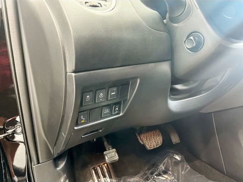 Used 2020 Nissan Pathfinder Platinum image 10